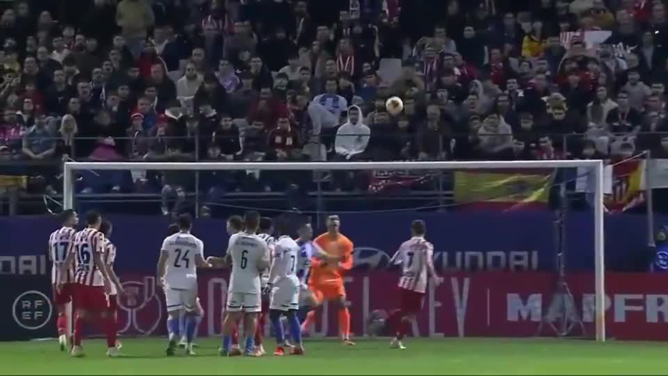 历史第一人！梅西解锁职业生涯第400次助攻