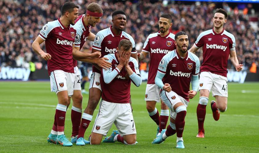 贝恩&卡特半场合计12中2，魔术主场落后背靠背马刺的9分