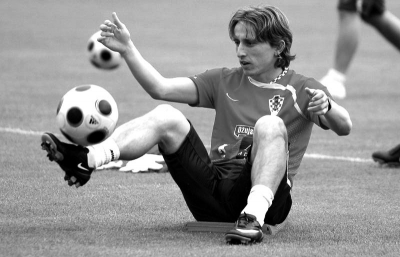 早报：德比之夜属于红色