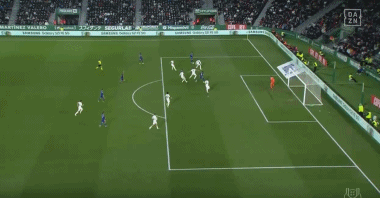 当孔德梅开二度帮助巴萨反超比分时，法兰克福球迷彻底炸了